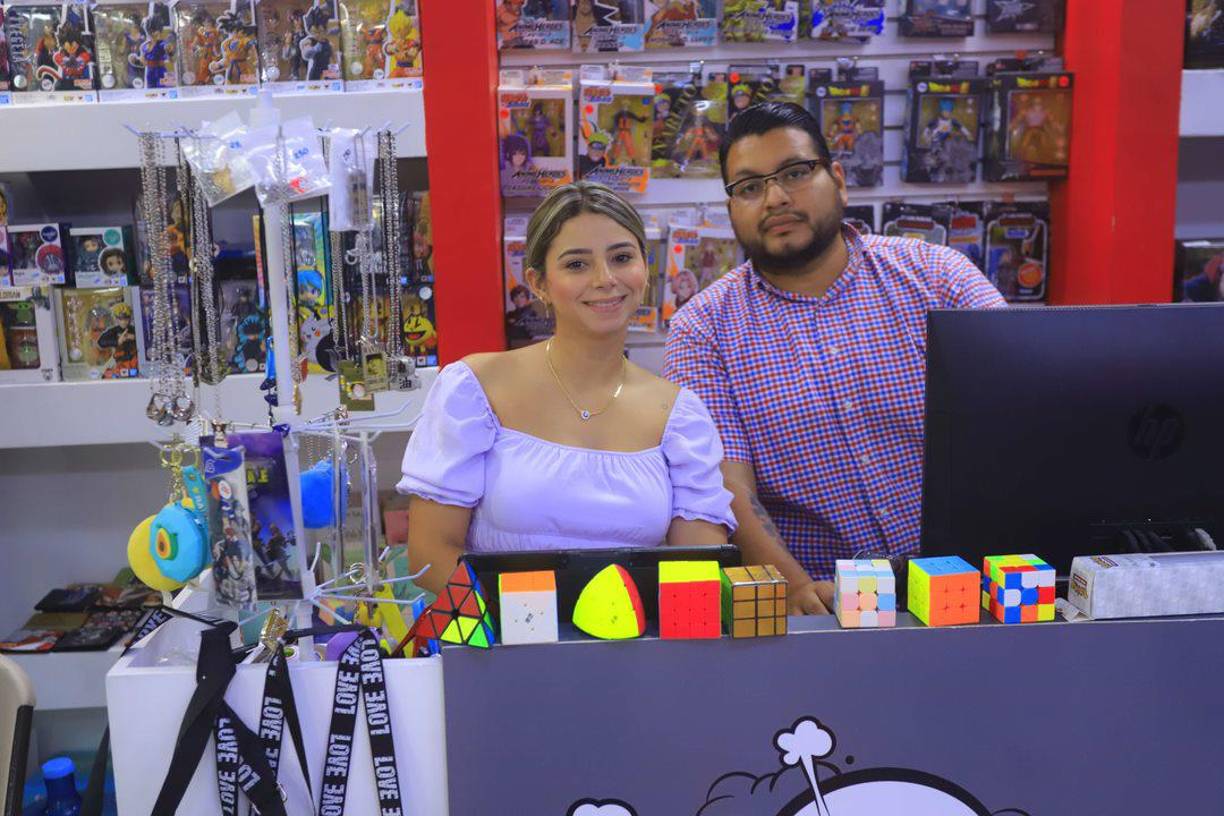 Víctor Zelaya es un aficionado coleccionista de figuras, y en ese año, tenía mucha mercancía personal, por lo que fue motivado por su esposa a sacarla y unirse a un evento de ventas.