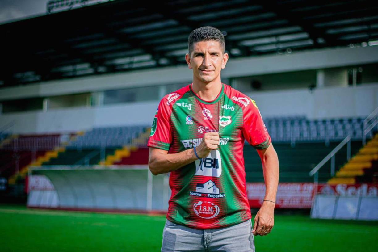 El defensor hondureño Johnny Leverón jugará en el Guanacasteca de la primera división de Costa Rica, se une procedente del Mrathón. 