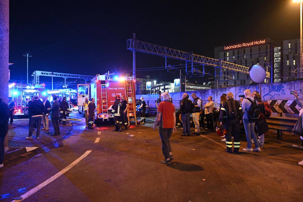 “Una gran tragedia golpeó a nuestra comunidad esta tarde. Inmediatamente ordené a la ciudad que guardara luto, en memoria de las numerosas víctimas que se encontraban en el autobús caído. Una escena apocalíptica, no hay palabras”, escribió el alcalde de Venecia, Luigi Brugnaro en su cuenta de X, (antes twiter).