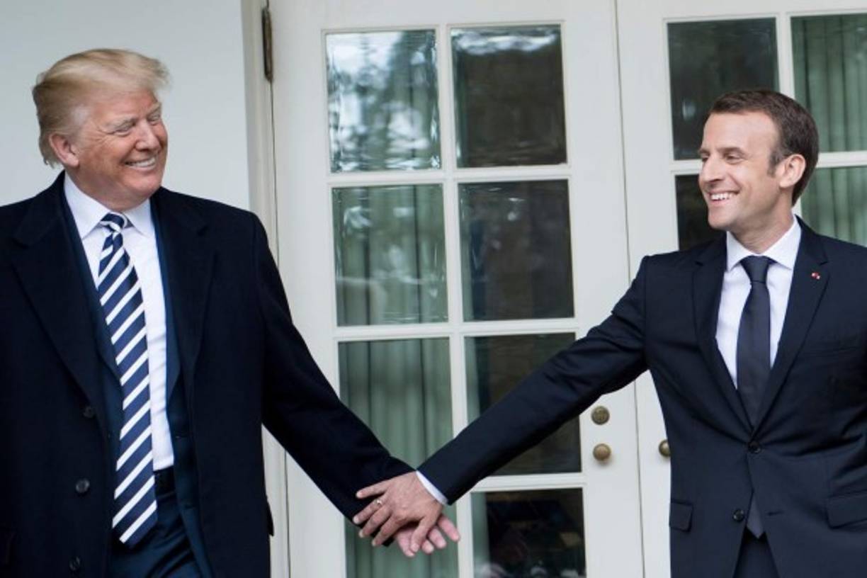 <br/>El martes en la Casa Blanca, los dos hombres se vieron cara a cara en una reunión de media hora --en la que Macron buscó aprovechar su dominio del inglés--, que luego se expandió a sus asesores más cercanos por una hora.<br/><br/>Este fue el momento clave de esta visita de Estado, la primera de un dirigente extranjero en la era Trump.<br/><br/>El lunes los dos hombres intercambiaron bromas y cumplidos, y juntos con sus esposas sembraron en el jardín de la Casa Blanca un joven roble ofrecido por el líder francés.