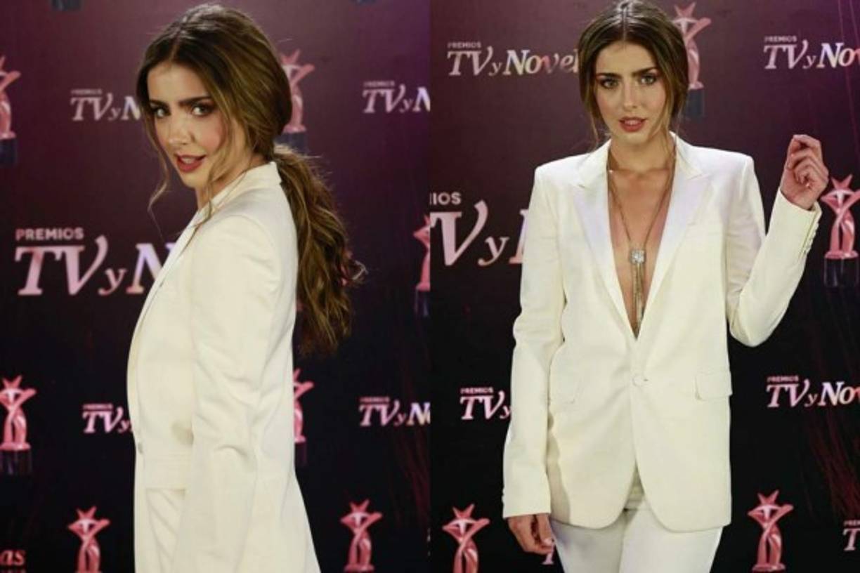 La actriz mexicana Michelle Renaud fue otra de las conductoras de la gala. La artista lució muy bella y sexi con este atuendo blanco.