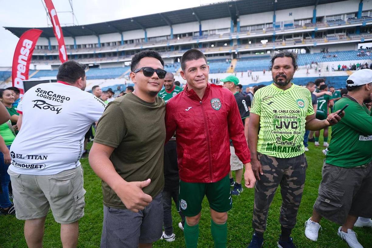 Francisco ‘Chelito’ Martínez también fue solicitado por los aficionados del Marathón.