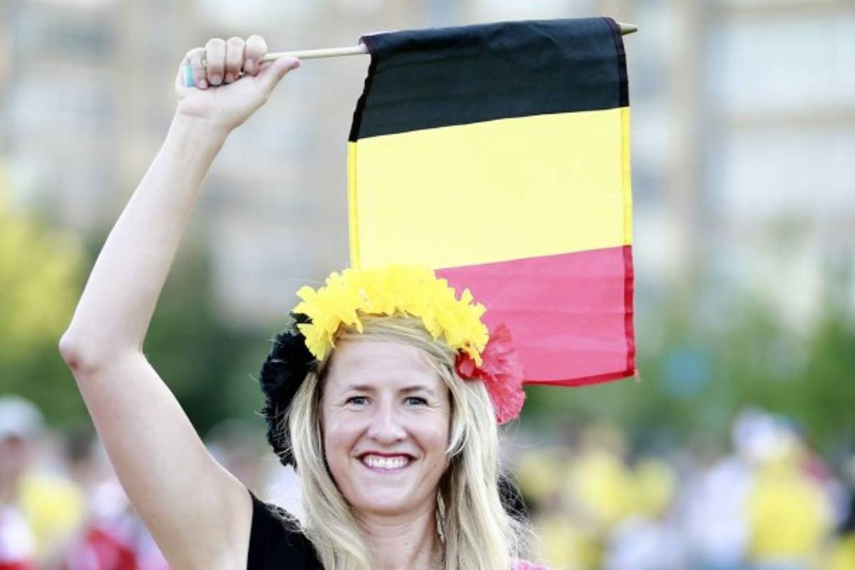 Bélgica cuenta con el apoyo de sus bonitas aficionadas.