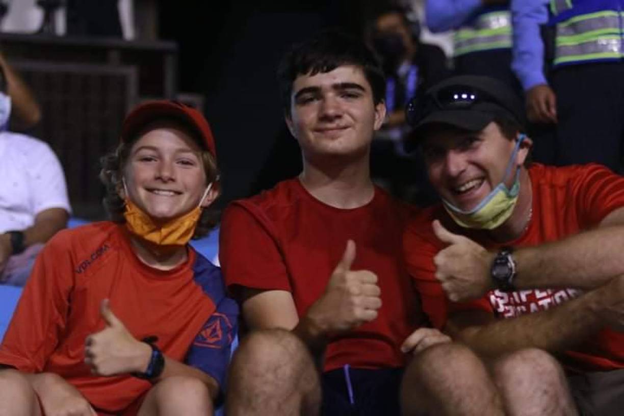 Bellas chicas, tía de seleccionado roba miradas y el gris ambiente en el Honduras-Canadá en el Olímpico