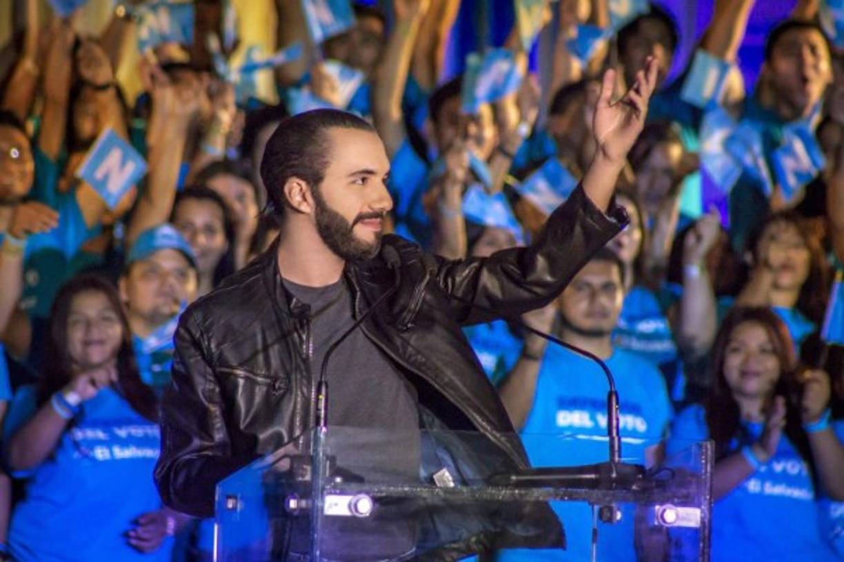 Conocido como 'el golondrino', por el emblema de su partido, Nayib Bukele, el exalcalde de San Salvador, logró consolidarse como favorito para las elecciones presidenciales del domingo, con un discurso irreverente ante la desgastada política tradicional.