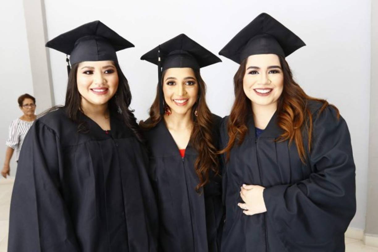 Diana Vásquez, Nicole Martínez y Gaby Ramos.
