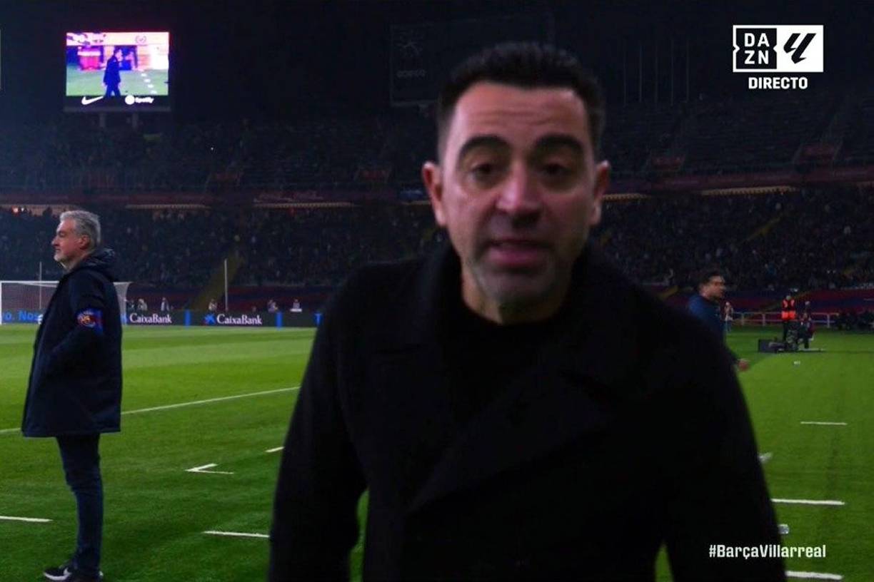 Xavi Hernández se molestó y se dirigió a la cámara de televisión para mostrar su enfado. “Es una vergüenza, es una pu.. vergüenza”, soltó.