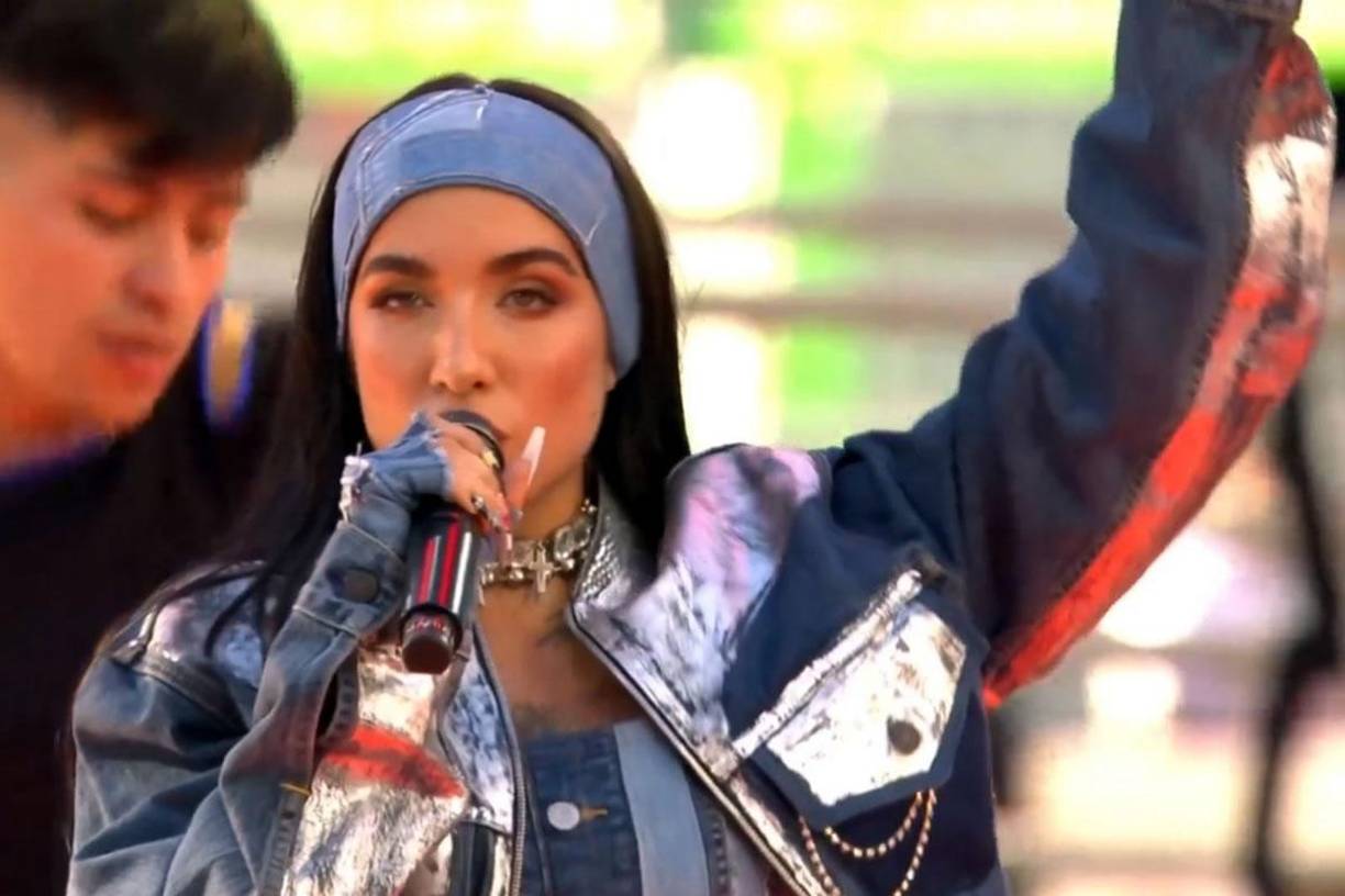 La argentina María Becerra fue la segunda en actuar en la Velada del Año 3 delante de las cerca de 70.000 espectadores en el Metropolitano.