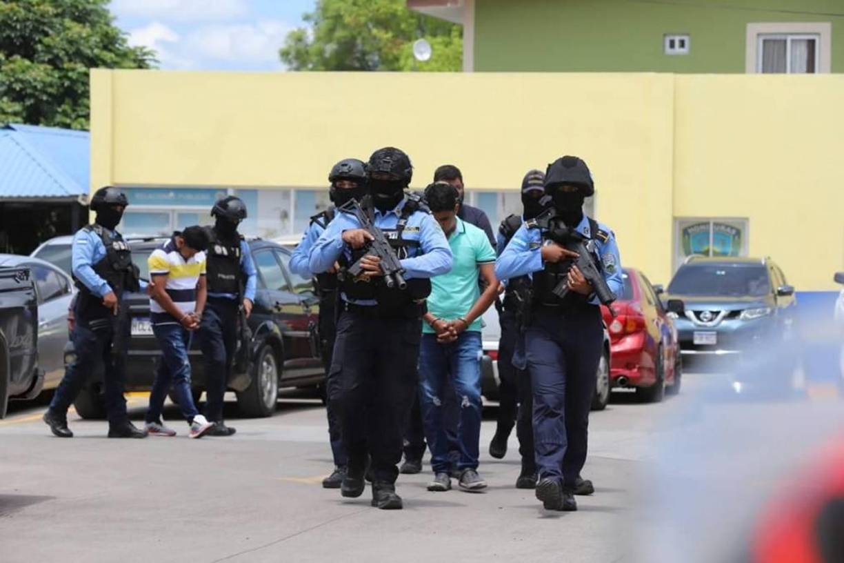 Una segunda acción policial se desarrolló en la residencial Los Hidalgos de Comayagüela, donde se interceptó una camioneta en la que se trasladaba otro presunto integrante de la banda de sicarios, de 37 años, originario del municipio de Soledad, El Paraíso.