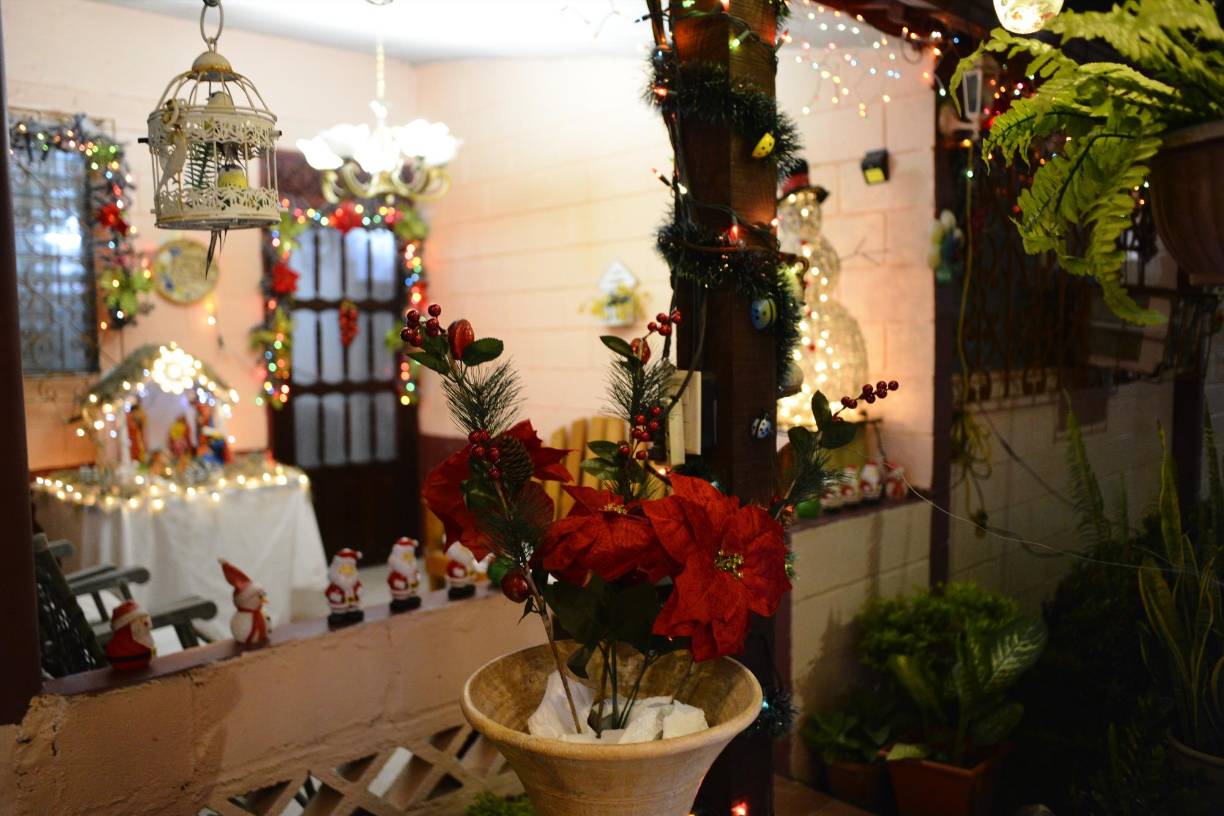 A su llegada a la “Capital Industrial” fue acogida por una señora que se dedicaba a la confección de ropa, quien le transmitió sus conocimientos y la apoyó para que estudiara Secretariado Comercial.