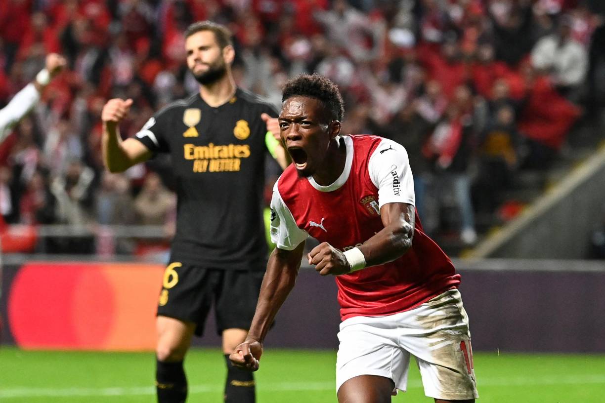 El tanto trajo algo de relajación al equipo merengue, lo que aprovechó el Braga para recortar distancias en una rápida jugada en la que Banza dejó un balón en el área a Djalo que definió en el palo corto (63).