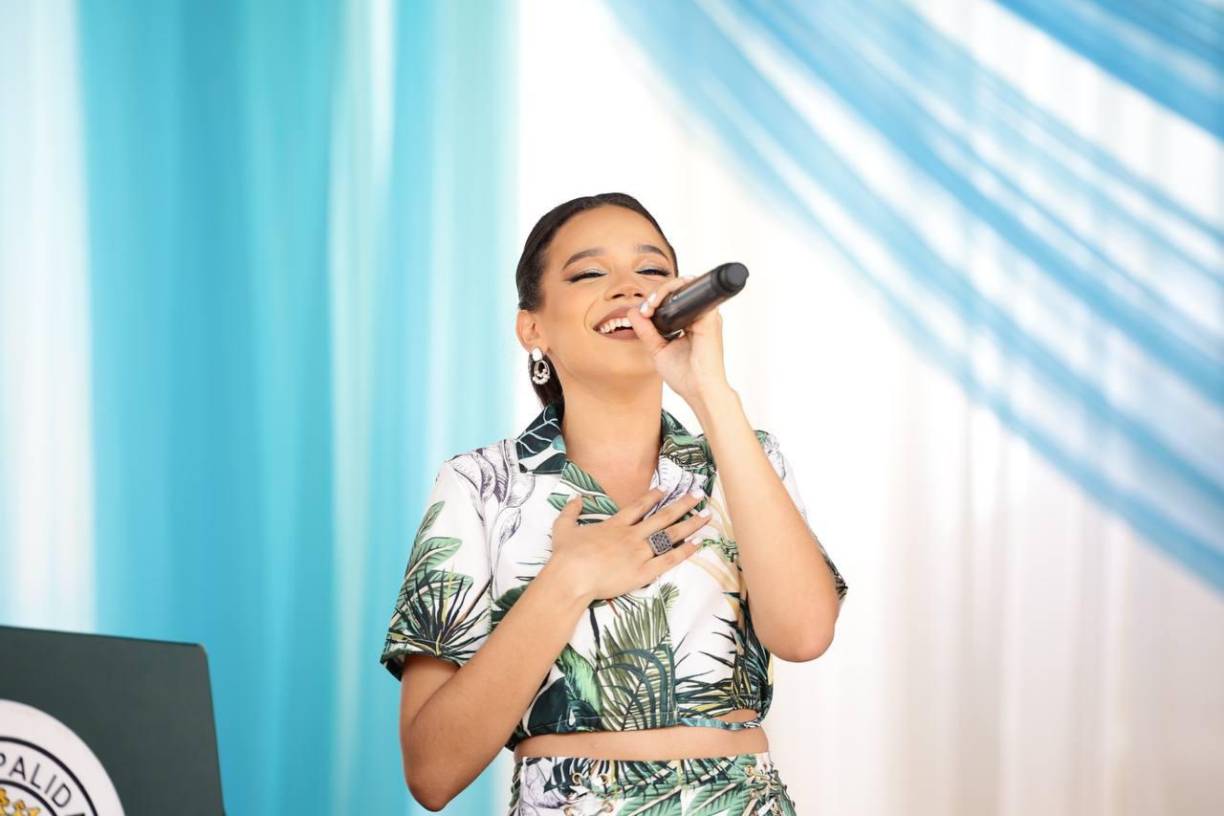 Así de radiante y feliz lució la joven artista durante la segunda parte de su participación. 