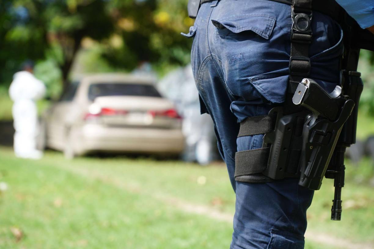 Los asesinos perpetraron los crímenes en la misma casa. Después, metieron los cadáveres dentro de un vehículo turismo marca Honda, modelo Accord. 