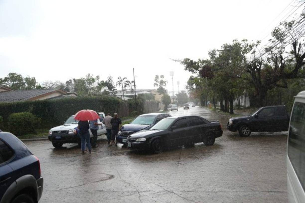 Las abundantes precipitaciones provocaron varios accidentes de tránsito.