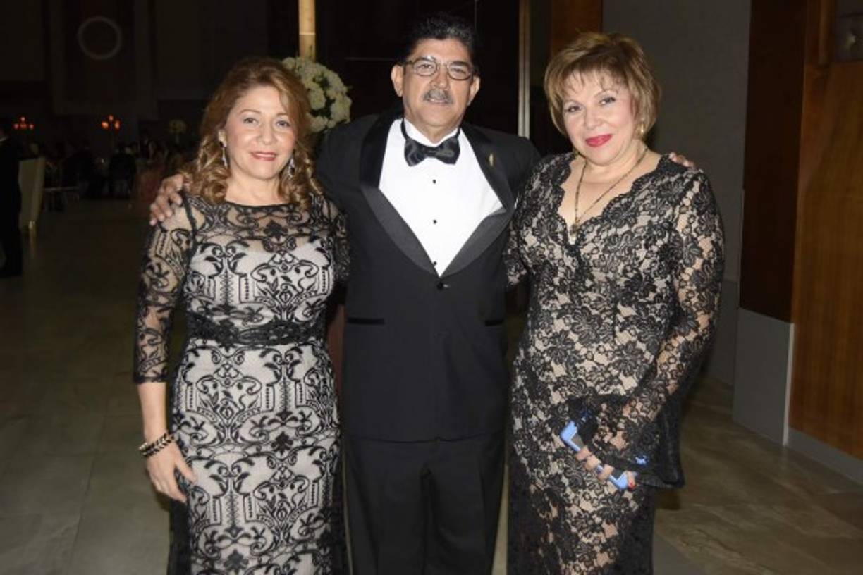 Patricia Santos, Ricardo Rodríguez y Ada Santos.