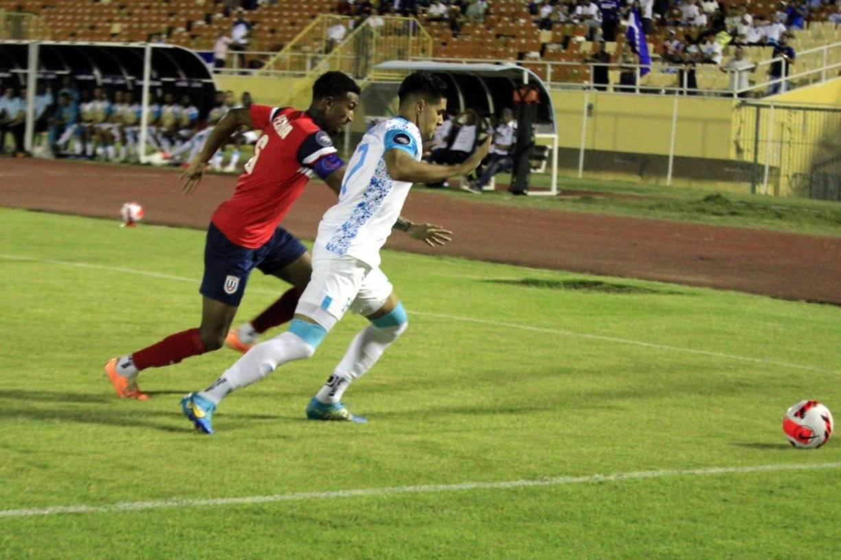 Luis Palma jugó de titular contra Cuba y estuvo buscando el gol que nunca llegó.
