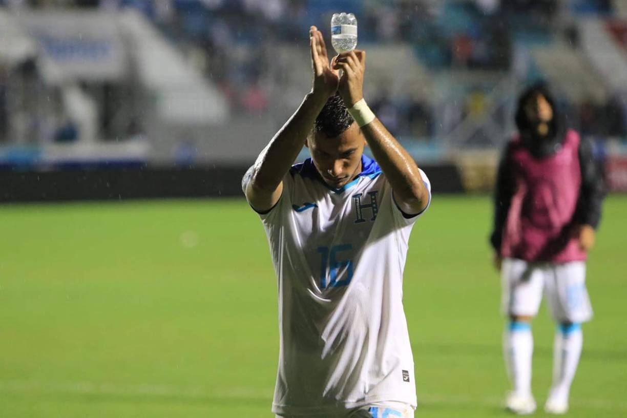 Edwin Rodríguez, ovacionado, agradeció el apoyo de los aficionados hondureños.