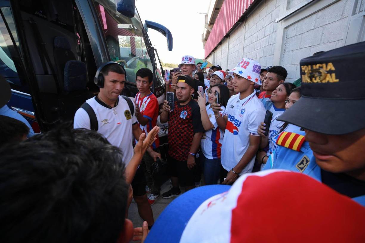 El nuevo integrante de los Leone, Kevin López, también fue bien recibido en la bienvenida al club en Comayagua.