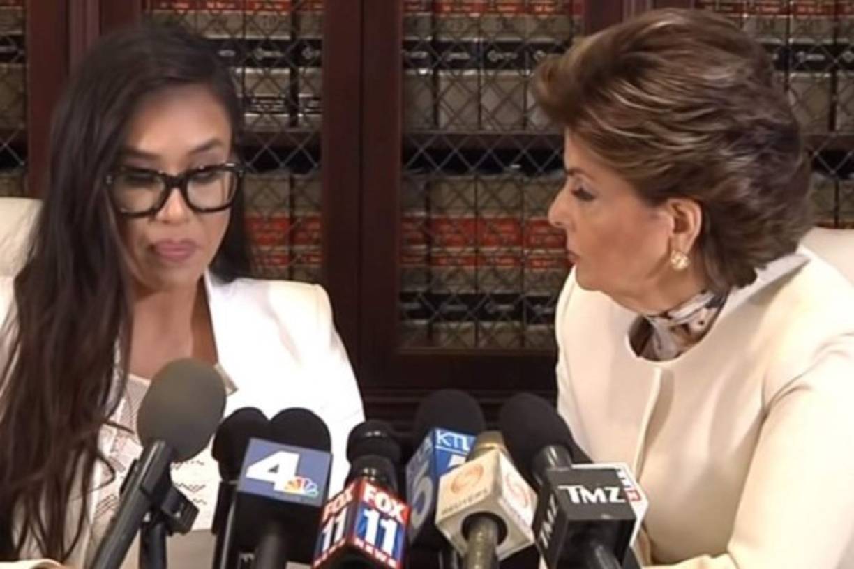 Jennifer Sushe agregó que 'comencé la entrevista y, a la mitad, me agarró la cara y me besó. Me sorprendí, me avergoncé y no supe cómo responder. Luego caminé hacia una mesa para poner mis artículos en una mochila. Llegó él y apretó con ambas manos mi trasero. Luego se alejó sin decirme nada y se echó a reír', dijo la reportera en una conferencia de prensa.