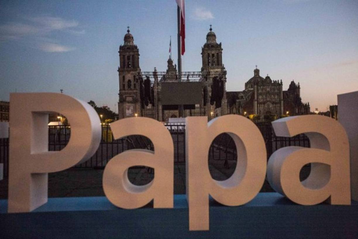 Todo está listo en la capital mexicana para recibir a Francisco esta noche.
