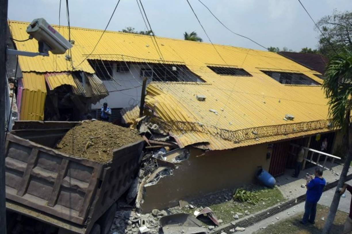Elementos de la Policía Nacional atendieron la emergencia ocurrida en la colonia Altos de la Trejo de San Pedro Sula.