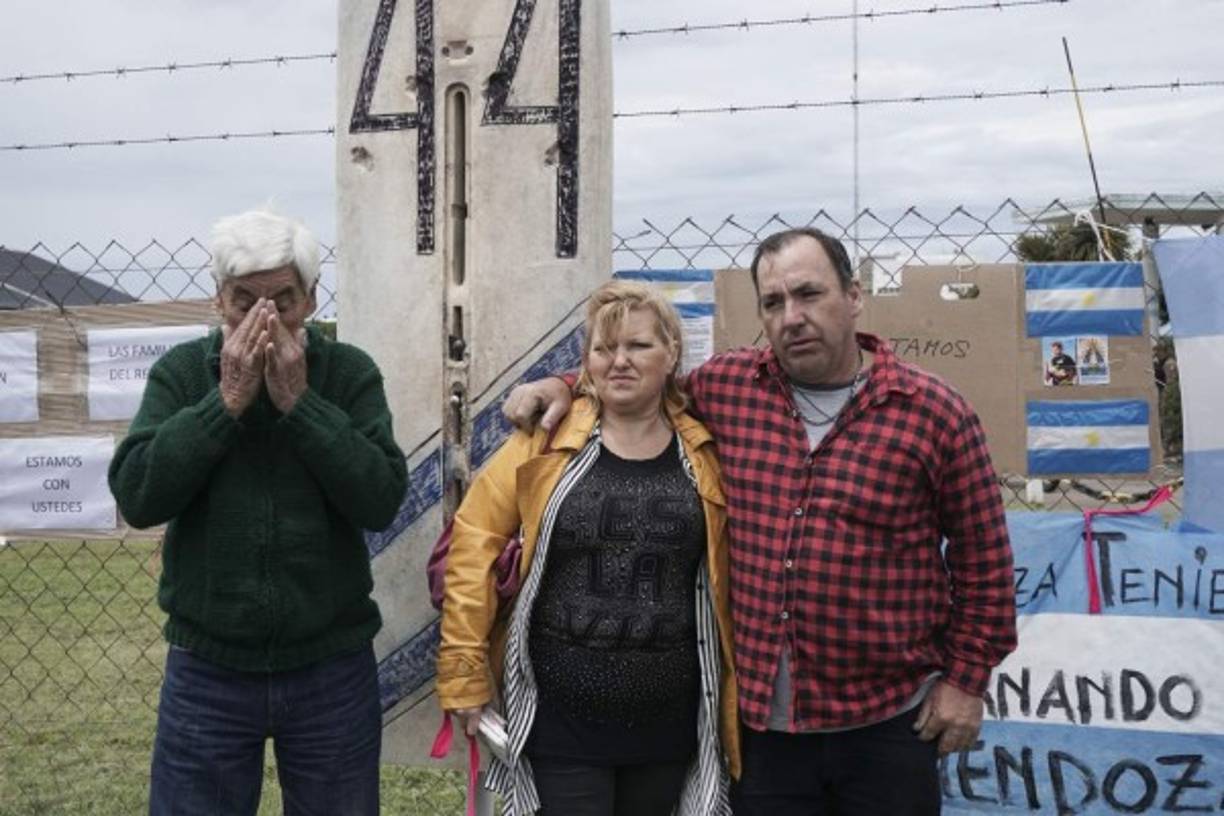 'Las máquinas fallan, la gente que estaba arriba del submarino sabía a lo que se exponía', dijo este hombre y evoca que 'en esta base, durante la dictadura militar (1976-1983) se torturaba. Era un 'centro clandestino de detención', recuerda una placa.