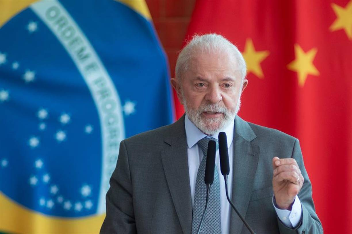 La trama golpista destapada por la Policía brasileña mostró en detalle un macabro plan para asesinar al mandatario Luiz Inácio Lula da Silva, que incluía militares de élite, armamento de guerra y hasta el uso de agentes químicos, según un informe oficial desclasificado por las autoridades.