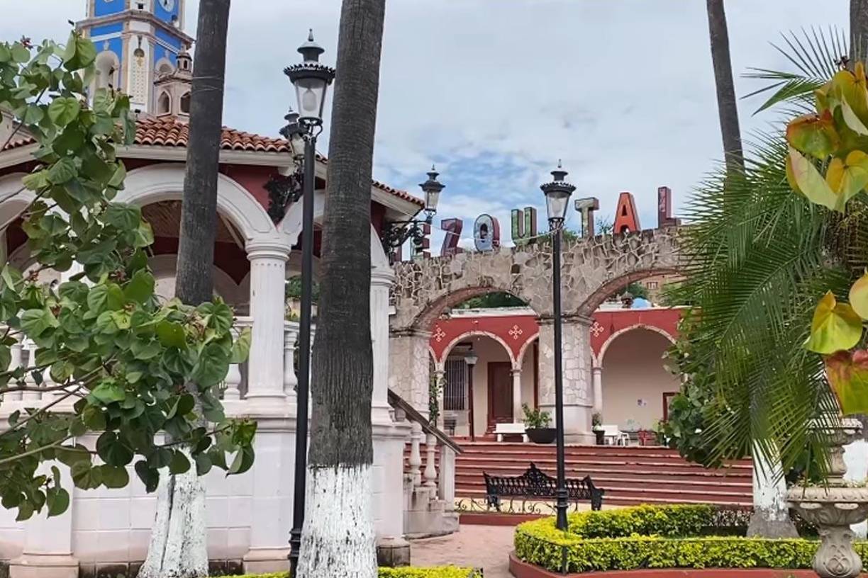 “Esta contingencia que ya pasó límites, tenemos más del cincuenta por ciento de la población infectada, no tenemos una cifra exacta como tal, pero si usted va, visita diez casas, nueve casos están infectados”, confirmó Mónica Rodarte Dávila a milenio.com.