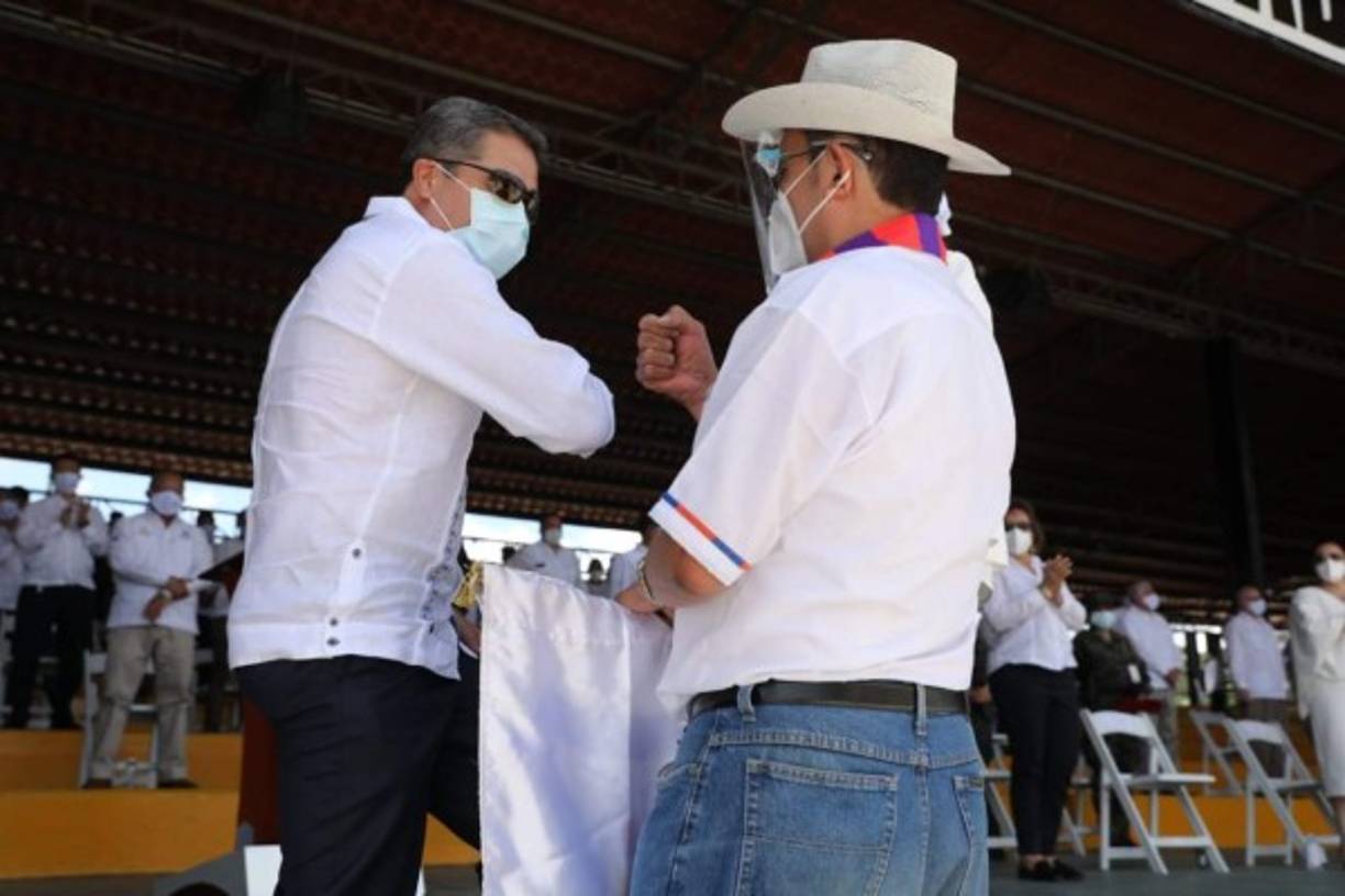 El presidente Hernández ofreció un discurso en horas de la mañana en el que recordó a los héroes que han perdido la vida a causa del COVID-19.