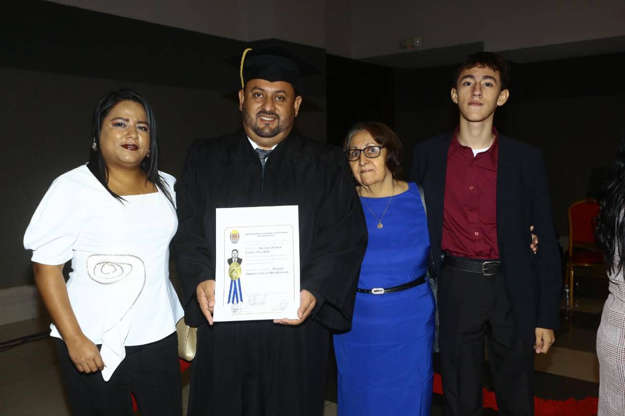 Kenia Rubio, German Cuéllar, Margoth Guardado y Gabriel Cuéllar