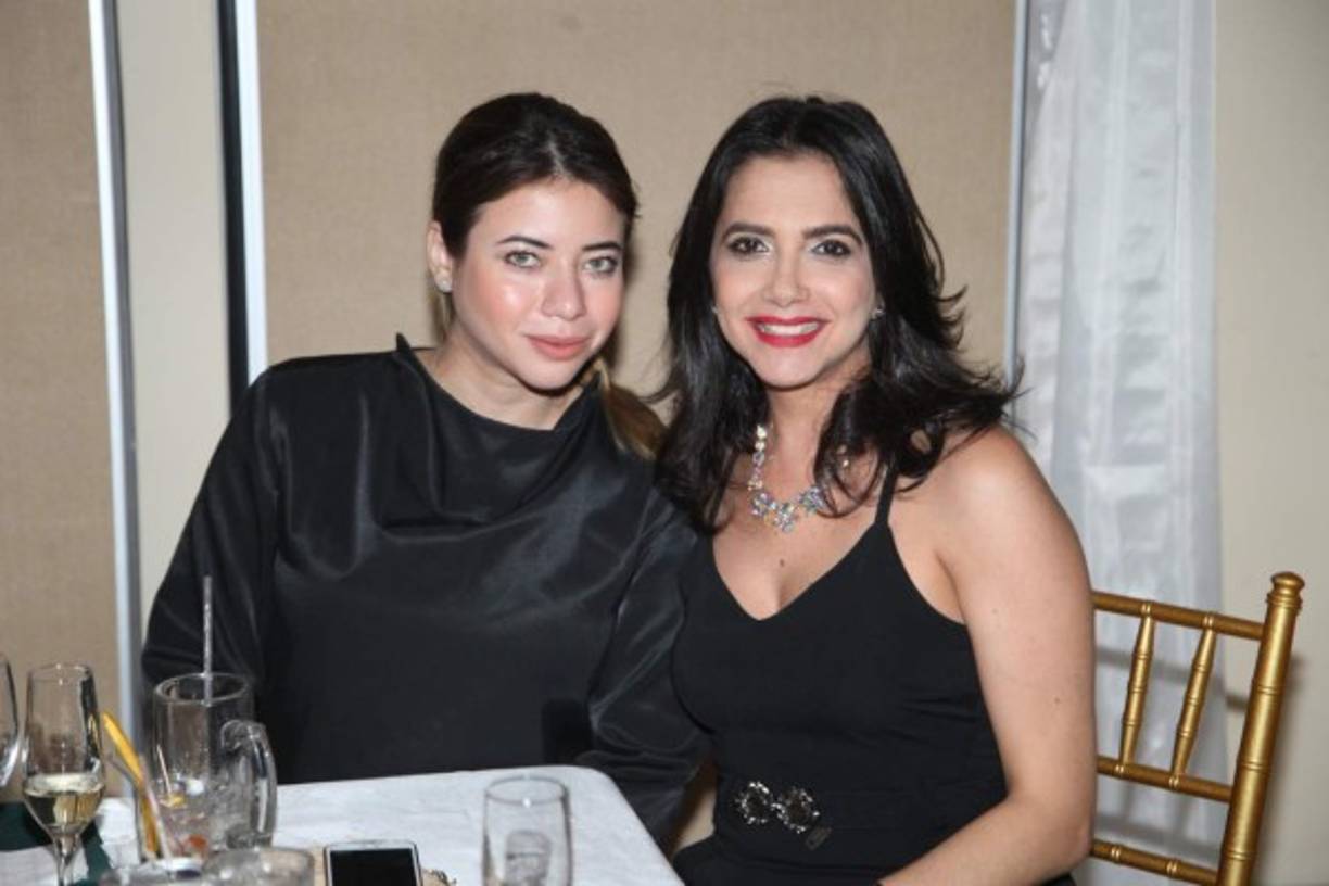 Dely Benítez y Fairuz Larach.