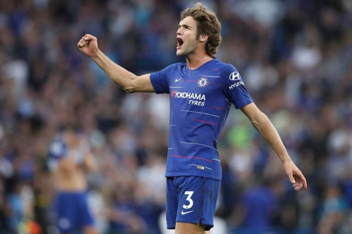 El Chelsea no está dispuesto a vender a Marcos Alonso y lo ha declarado intransferible. El jugador, de 27 años, está en un gran momento de forma y en Inglaterra lo han relacionado con equipos como el Atlético de Madrid o el Real Madrid . Sin embargo, según el Daily Mail, en Stamford Bridge no están dispuestos a dejarle marchar con la temporada iniciada y una vez cerrado el mercado de fichajes en la Premier League, porque ya no podrían traer a otro jugador. Era el favorito de Thomas Tuchel para ocupar el lateral izquierdo del PSG.