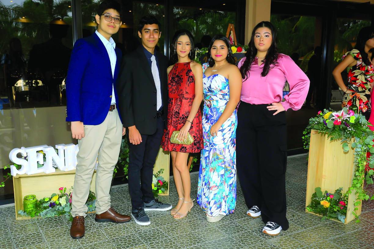 Gianni Fava, Gianni Melgar, Mónica Chávez, Ibania Domínguez y Elizabeth Hernández