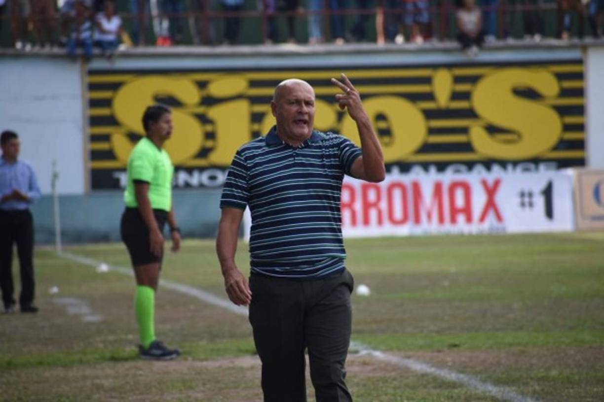 Wilmer Cruz, molesto luego de encajar el segundo gol que significó la derrota del Juticalpa.