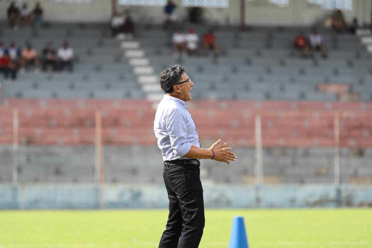 Salomón Nazar y sus dirigidos dieron la sorpresa con el triunfazo de 3-1 ante Olimpia.