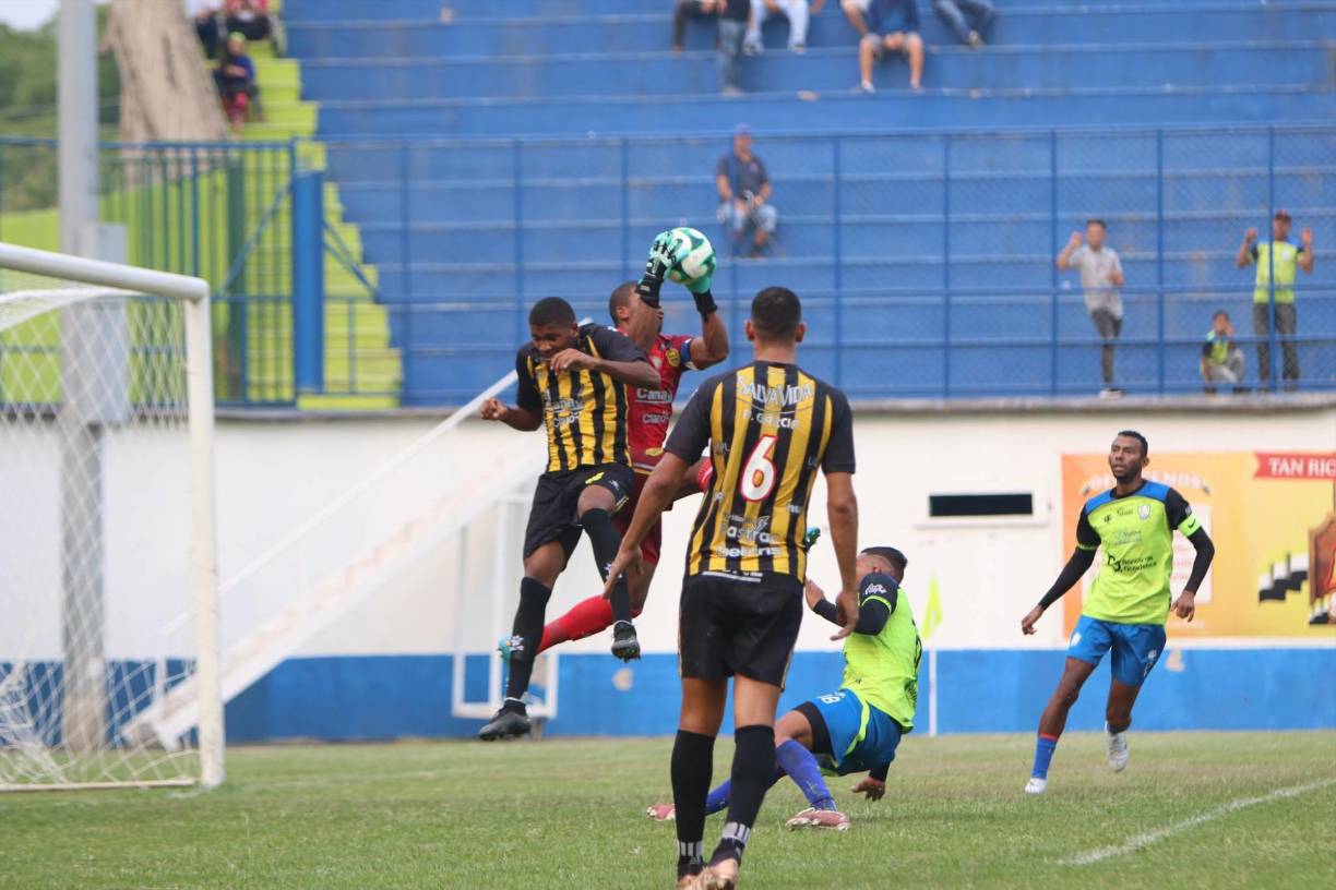 En el estadio Juan Ramón Brevé, Potros del Olancho y Real España empataron 0-0-.
