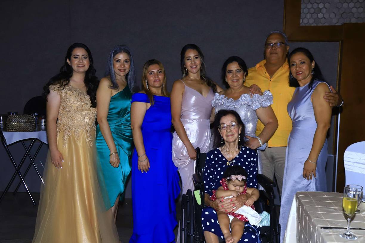 Inolvidable festejo por los esposos Varsava-Chavarría