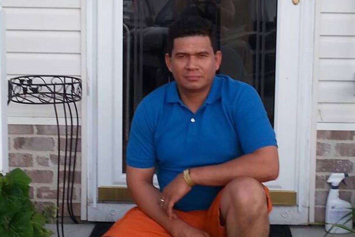 El incidente ocurrió en la vivienda que compartían Javier Hernández Orellana y su esposa Emma Carolina López Navarro, junto a sus hijos de 2 años y 4 meses, durante una cena.