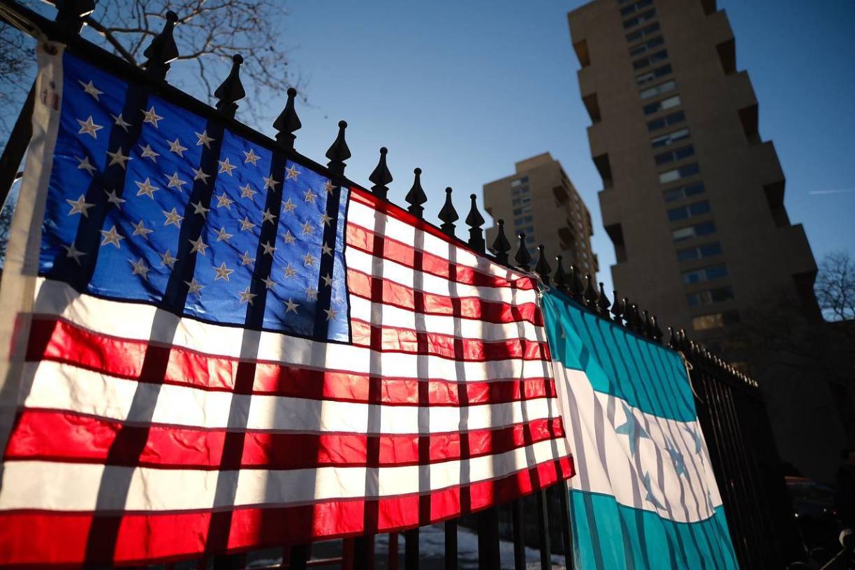 ”JOH”, como se le conoce, es el único expresidente de Honduras extraditado por narcotráfico. Su caso es similar Manuel Noriega, exdictador panameño acusado y condenado por el mismo delito. 