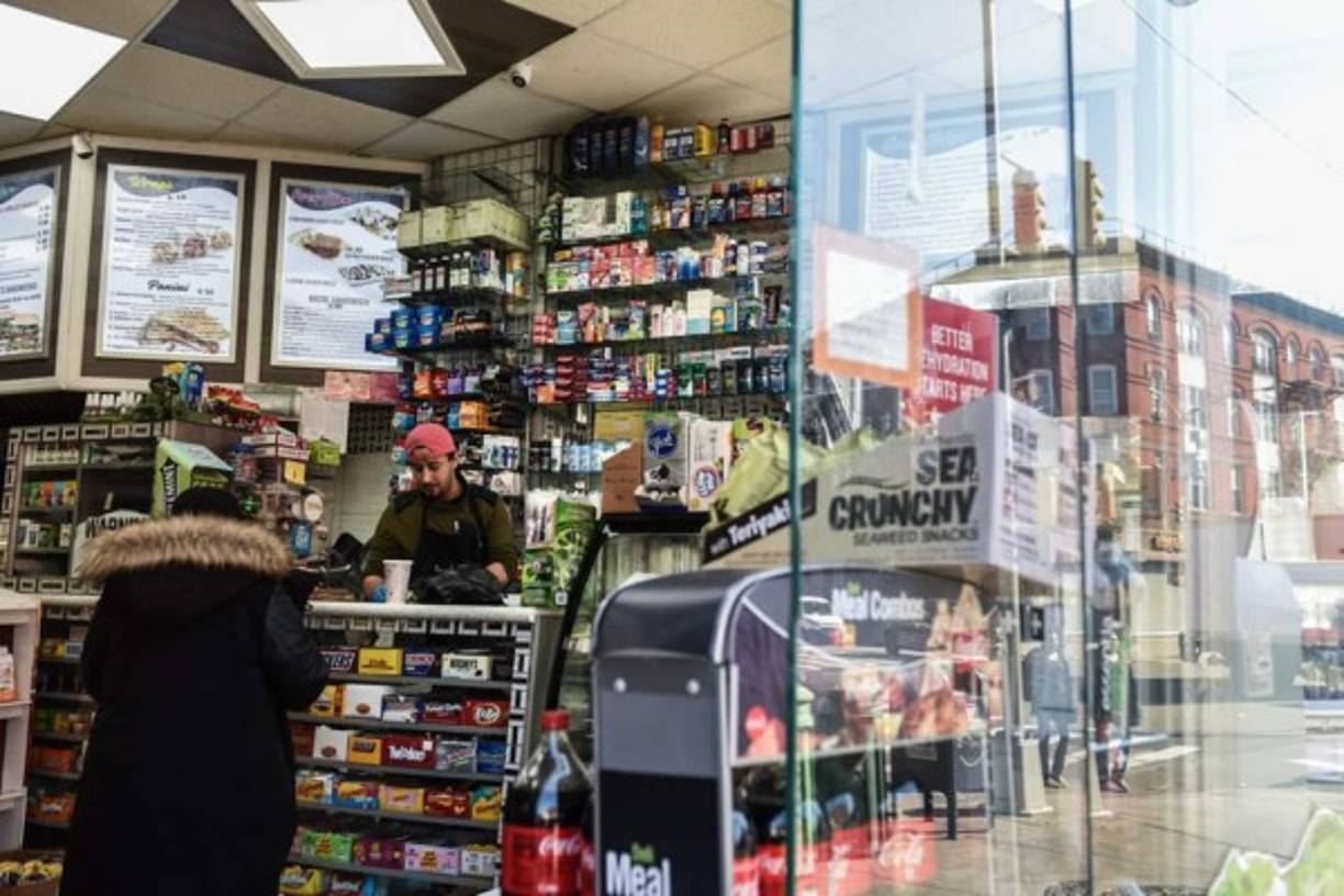 Los trabajadores de las bodegas se consideran esenciales donde en algunas áreas se compra el 80 por ciento de los alimentos, según un informe publicado por la ciudad de Nueva York.