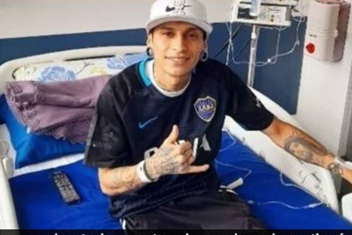  Su historia y el video que él mismo grabó le dio la vuelta a Colombia, provocando una gran conmoción y solidaridad con el joven y que decenas de hinchas y barras bravas del equipo capitalino acudieran hoy a las puertas del hospital San Ignacio de Bogotá para despedirlo y acompañarlo en el procedimiento.