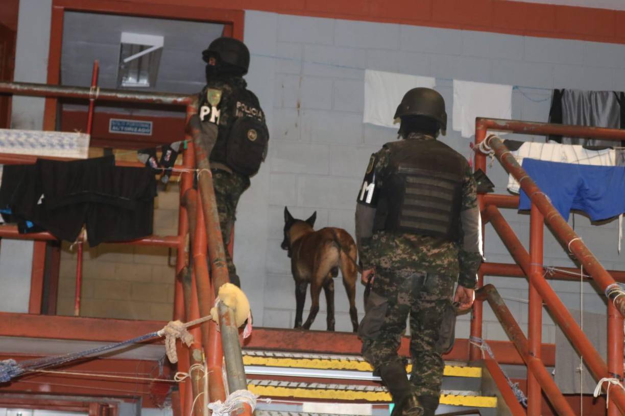 Agregó que los directores y subdirectores de las 25 cárceles han sido relevados por efectivos militares.