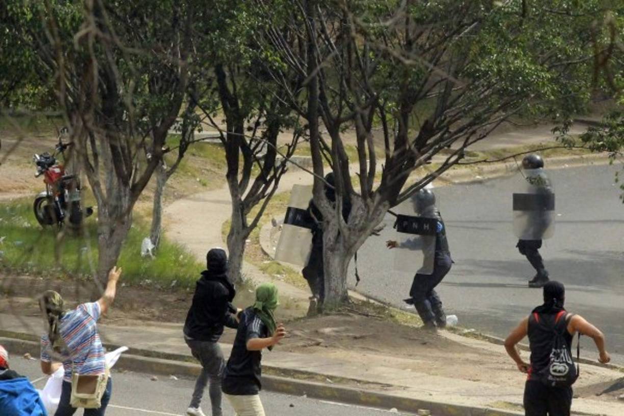 Los enfrentamientos se han extendido durante toda la jornada de este jueves.