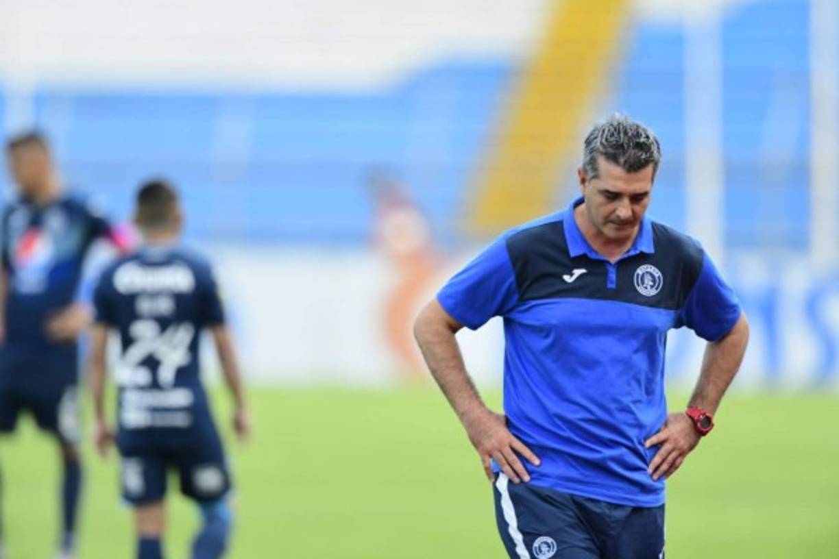 Esta es la cara que se le quedó a Diego Vázquez tras el golazo de Mario Martínez.