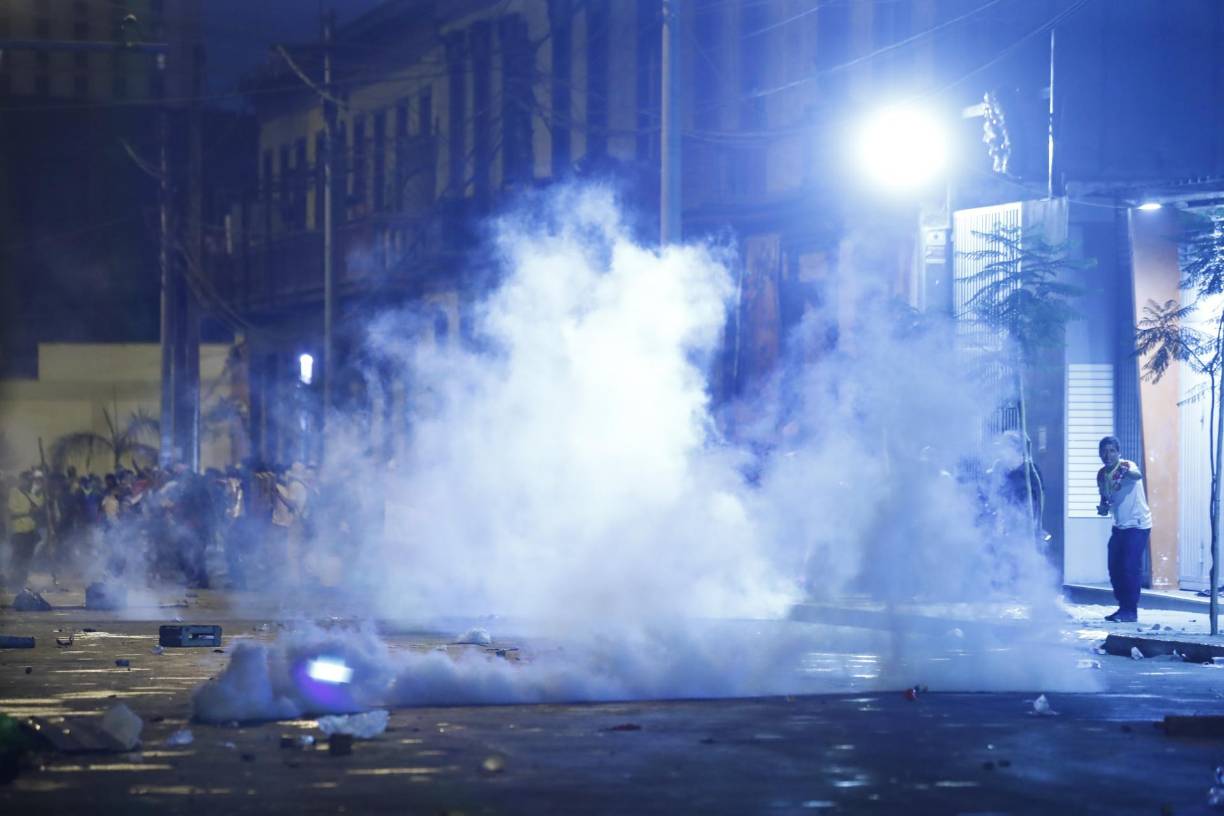 La movilización se desarrolló pacífica aunque entrada la noche hubo disturbios menores en el centro histórico de la capital.