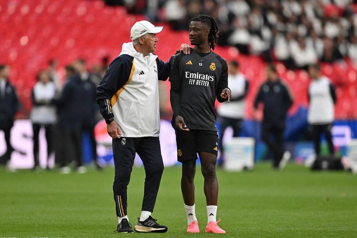 El entrenador italiano estuvo charlando con Eduardo Camavinga durante el entrenamiento.