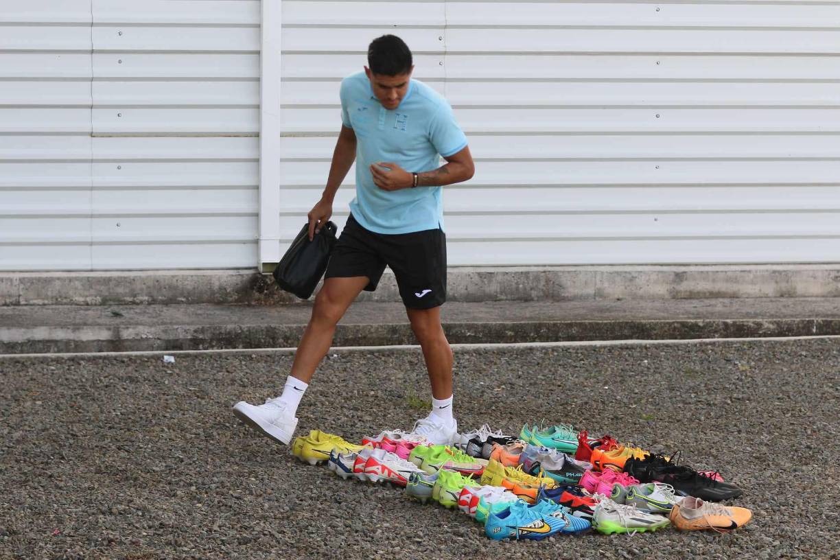 El del Celtic de Escocia eligiendo sus tacos para entrenar.