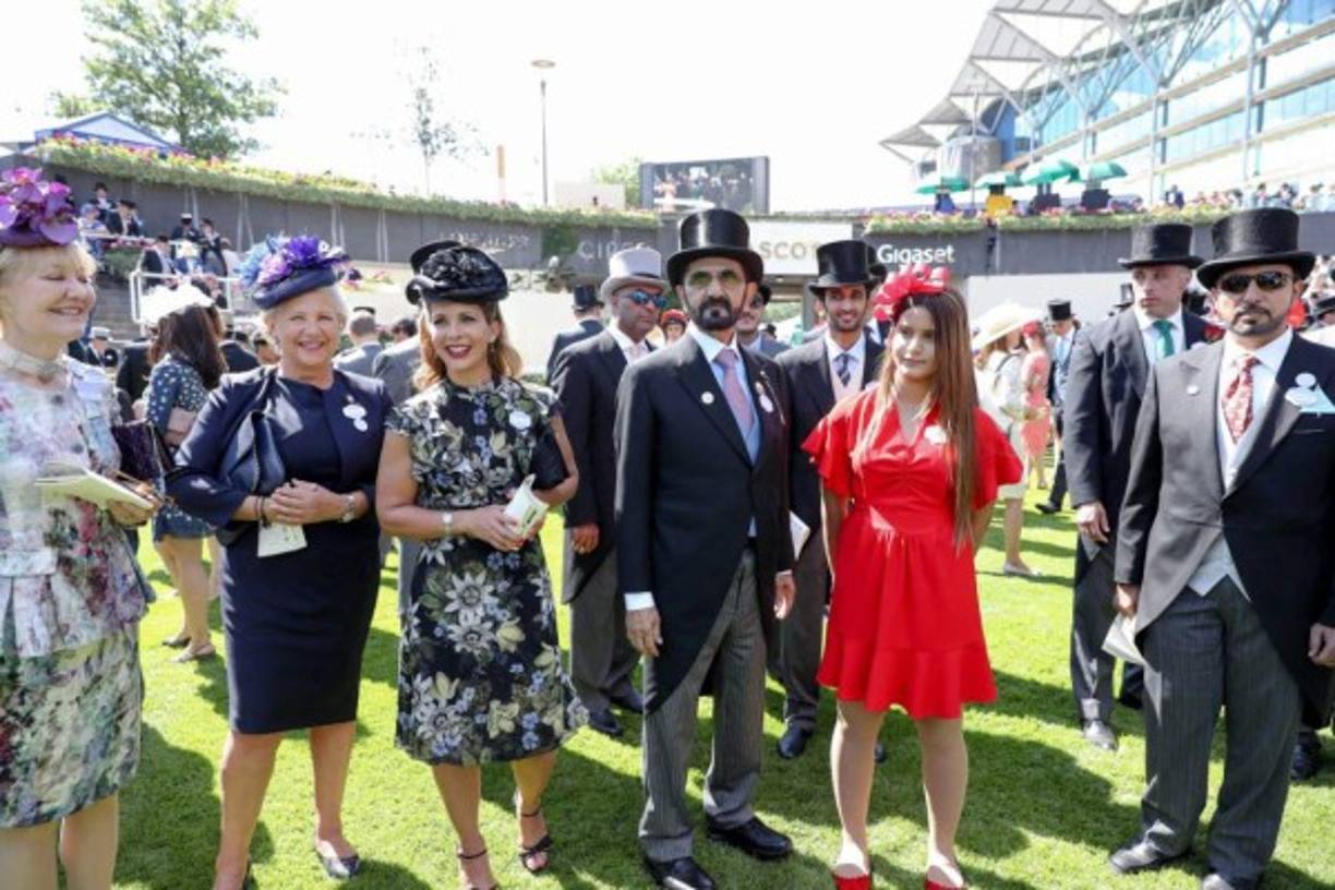 Además, la princesa solía pedirle que la acompañara en sus viajes y, aunque por seguridad a veces debía estar vigilada por dos guardaespaldas, a menudo insistía en que la dejaran sola con él.