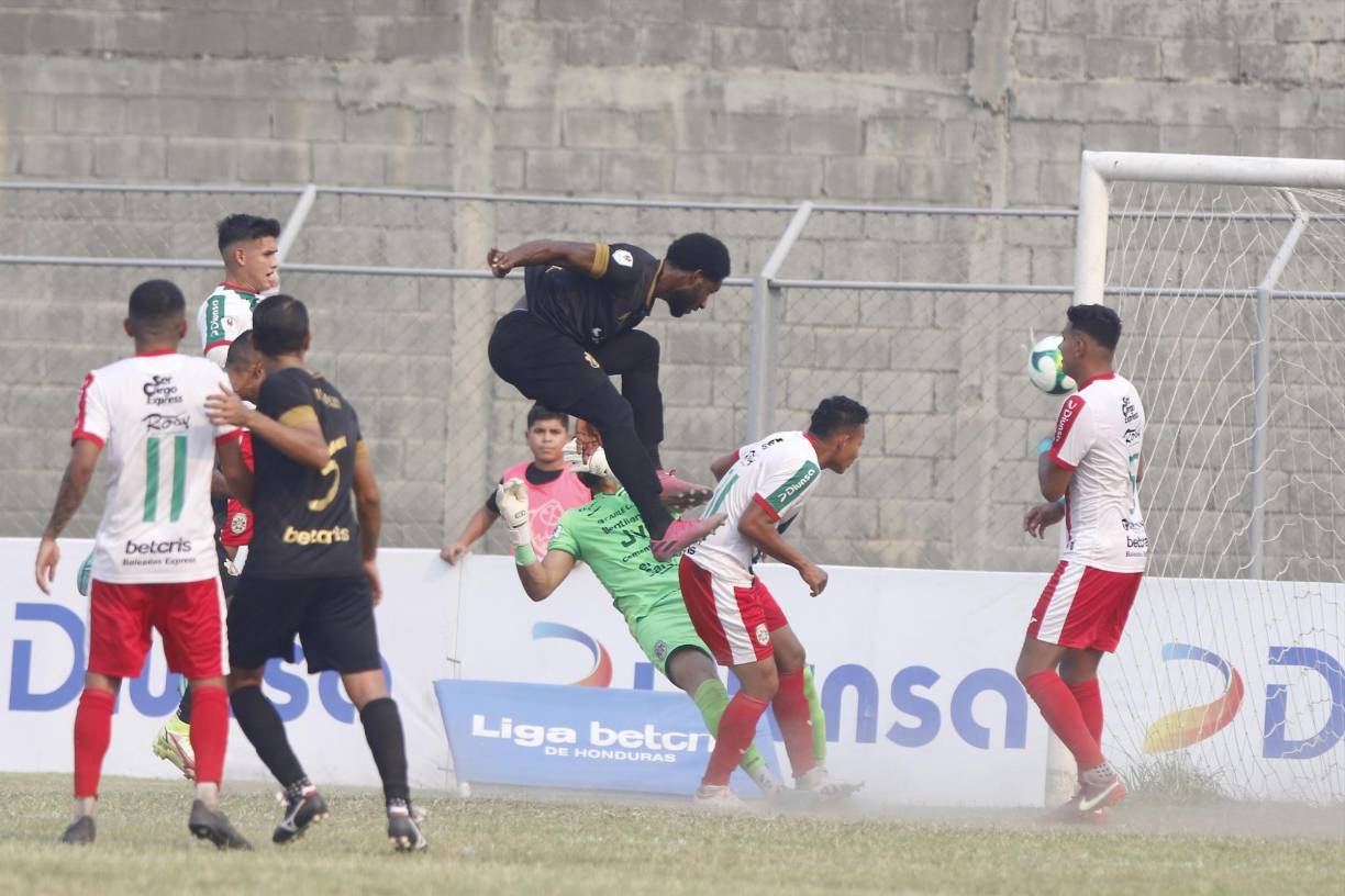 Los dirigidos por Jhon Jairo López sí respondieron con gol, luego de que Dabirson Castillo saltara más que todos en el área chica rival, cabeceó con mucha soberbia aprovechando la confusión entre Samudio y Banegas. 