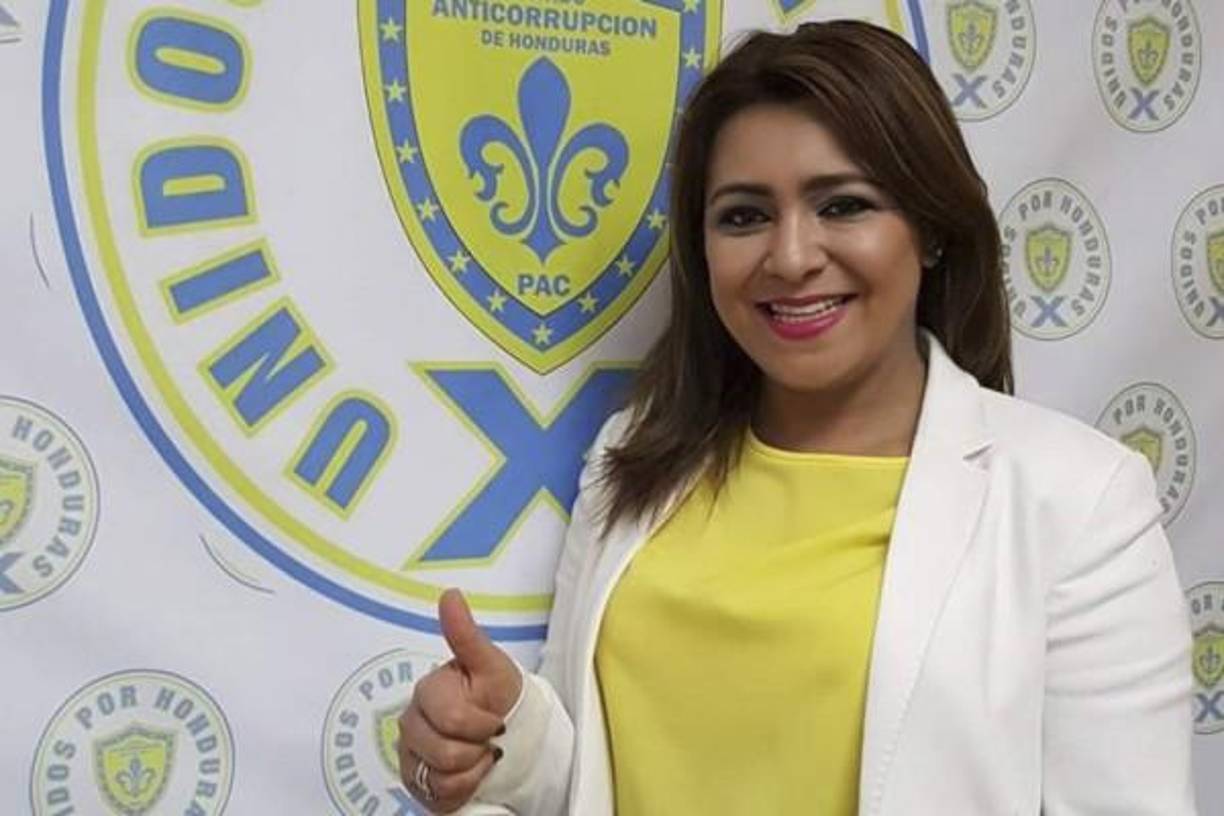 Recientemente, Alvarenga reveló que Nasralla le propuso ser su amante. 